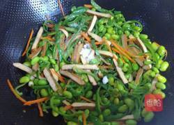青椒香干炒毛豆的做法图解7