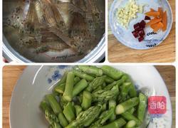 虾仁炒芦笋的做法图解1