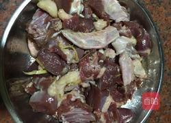 苦瓜焖鸭的做法图解1