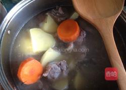 扇子骨土豆胡萝卜汤的做法图解2