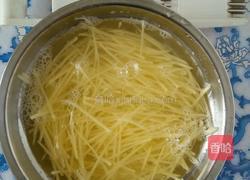 呛拌土豆丝的做法图解1