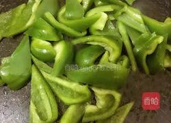 青椒炒火腿的做法图解3
