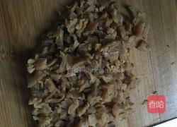 萝卜干炒腊肉的做法图解2
