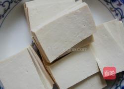 西红柿炖白菜豆腐的做法图解1