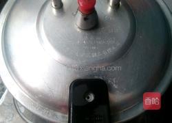 五花肉炖苦瓜的做法图解7