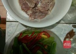 彩椒孜然肉的做法图解1