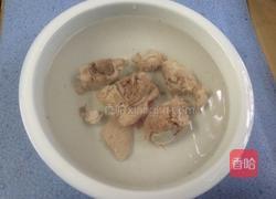 苦瓜龙骨黄豆汤的做法图解3