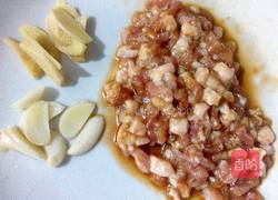 紫苏肉沫炒四季豆的做法图解2