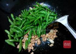紫苏肉沫炒四季豆的做法图解5