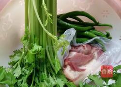 香芹炒肉沬的做法图解1