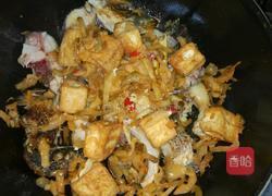 豆腐榨菜闷鱼的做法图解5