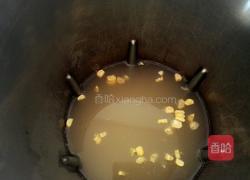 鲜榨玉米汁的做法图解3
