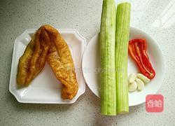 丝瓜炒油条的做法图解1