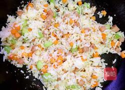 菠萝炒饭的做法图解8