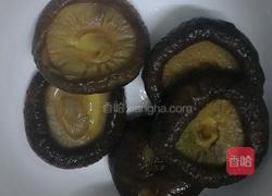 香菇鹌鹑蛋的做法图解1