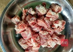 排骨蒸土豆的做法图解1