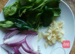 新疆大盘鸡的做法图解1