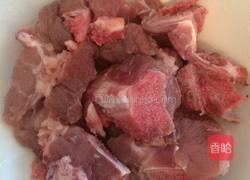 猪骨扁豆枸杞汤的做法图解1