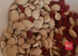 猪骨扁豆枸杞汤的做法图解2