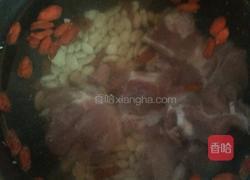 猪骨扁豆枸杞汤的做法图解4
