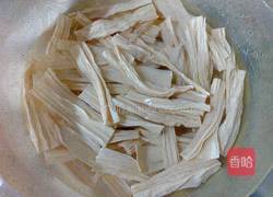 腐竹炒肉的做法图解1