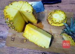 凤梨(菠萝)家常切削法的做法图解3