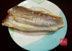 咸鱼炒豆角的做法图解1