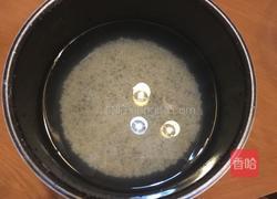 糙米藜麦粥的做法图解2