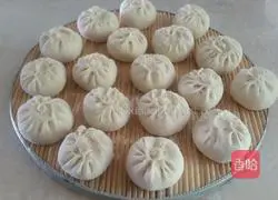 Illustration of how to make leek and pork buns 9