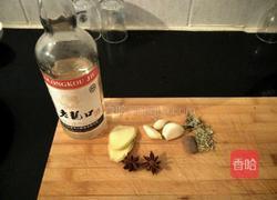 卤肘子的做法图解2