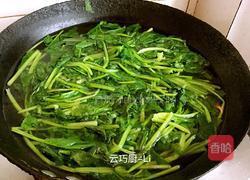 茴香肉丁包子的做法图解2