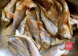 干炸小鱼的做法图解2