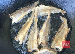 干炸小鱼的做法图解4