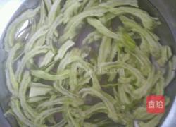 苦瓜炒鸡蛋的做法图解2