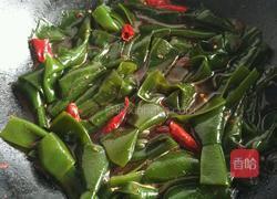 香辣海带结的做法图解5