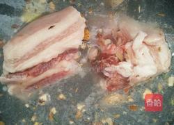 老干妈拌白切肉的做法图解1