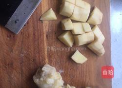 猪骨头烩酸菜的做法图解1