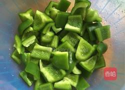 青椒炒五花肉的做法图解3