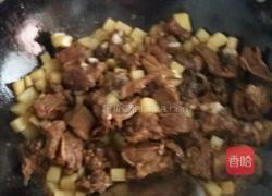 牛肉炒饭的做法图解2