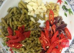酸豆角炒鸡胗的做法图解1