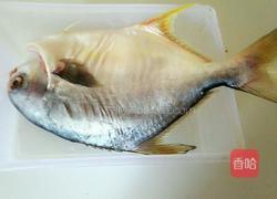 微波炉盐金昌鱼的做法图解1