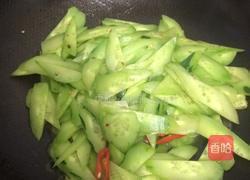 素炒黄瓜的做法图解1