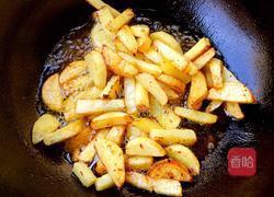 干煸香辣土豆条的做法图解3