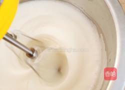 草莓奶油蛋糕卷的做法图解4