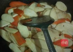 茭白炒胡萝卜的做法图解4