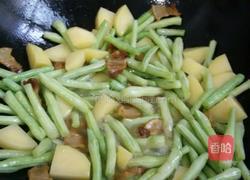 长豆角土豆焖玉米饭的做法图解6