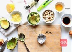 牛油果焗蛋的做法图解2