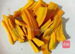 咸蛋南瓜汤的做法图解2