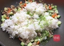 酱油炒饭的做法图解3