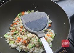 酱油炒饭的做法图解4